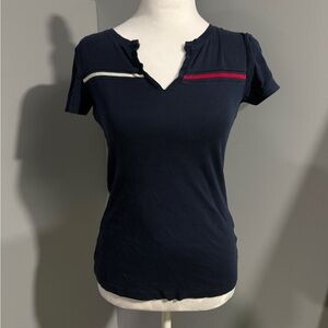 Signature Tommy Hilfiger Short Sleeve Deep
V T-shirt Top Blouse